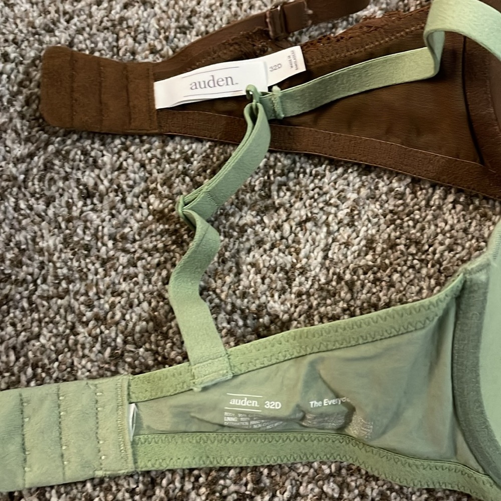 2 Bras - Picture 3 of 3